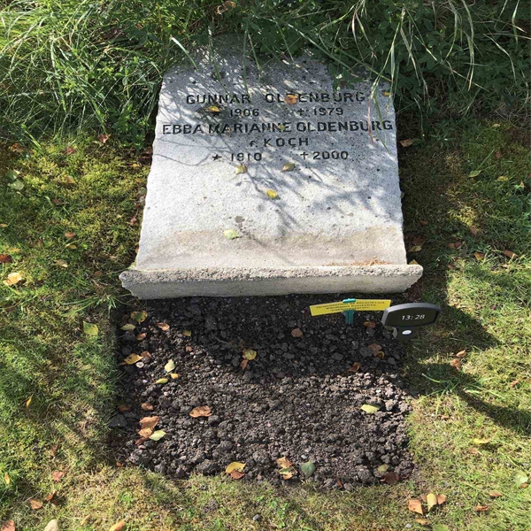 Grave number: 1 13    28