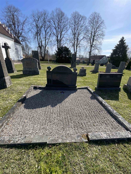 Grave number: Ä G B    11