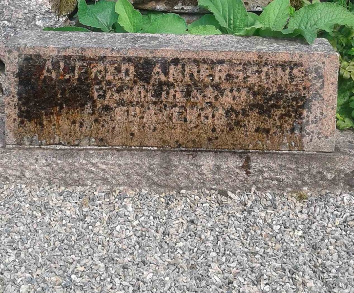 Grave number: HJ  1698, 1699