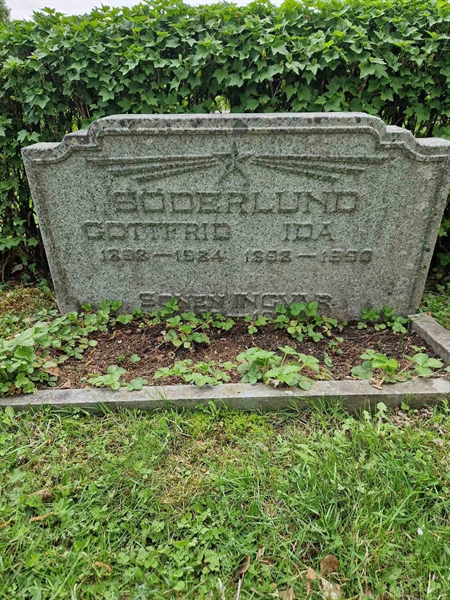 Grave number: 2 12 1439, 1440, 1441