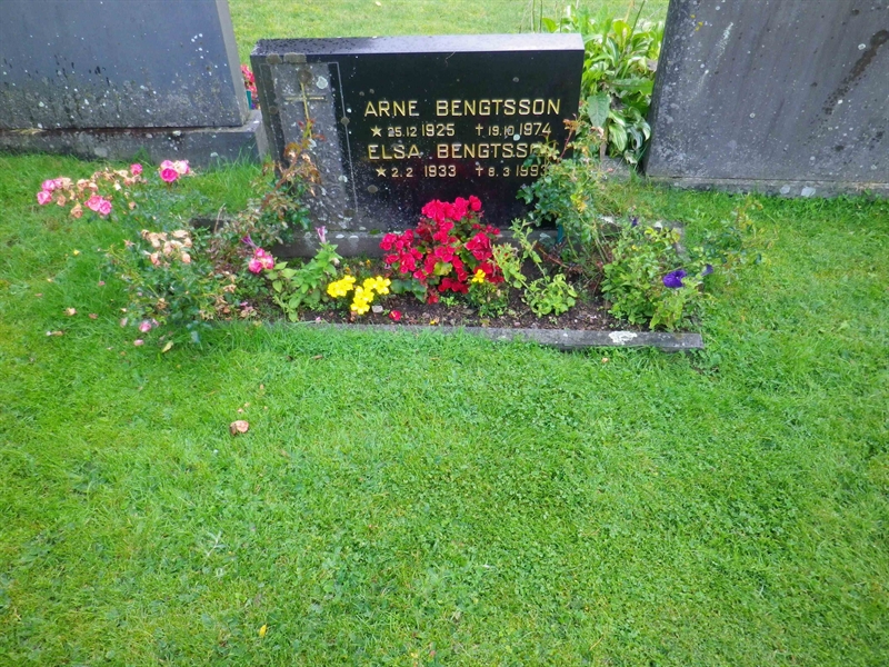 Grave number: VI A    29, 30