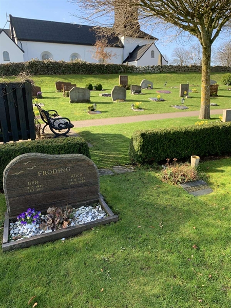 Grave number: SÖ L   235, 236, 237