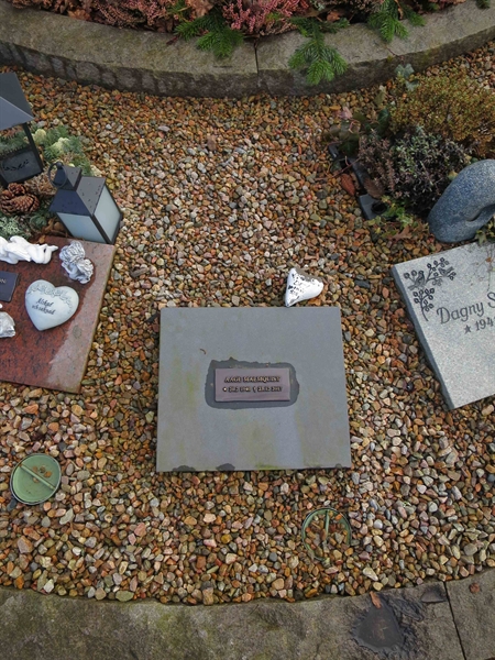Grave number: HNB IV    85