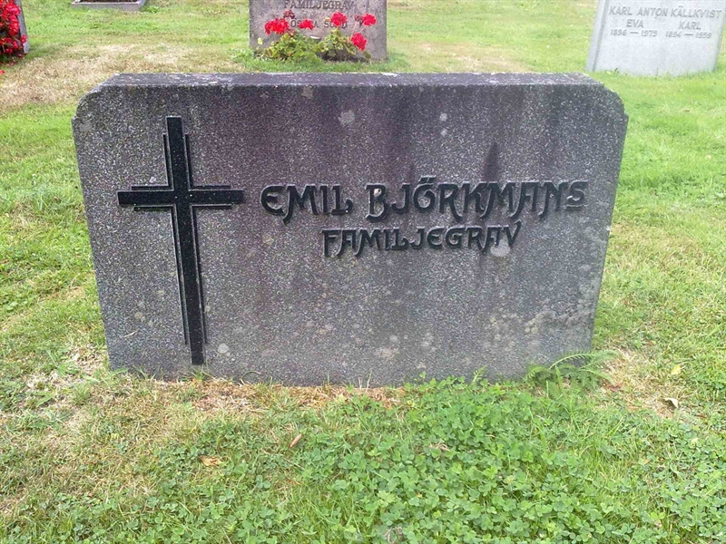 Grave number: KA 01    63
