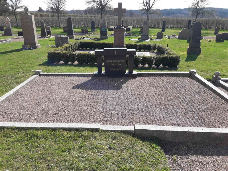 Grave number: TÖ 5   296