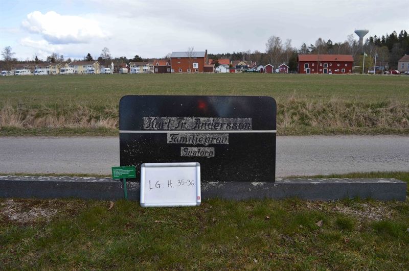 Grave number: LG H    35, 36