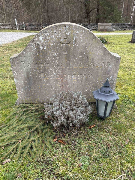 Grave number: L B 72