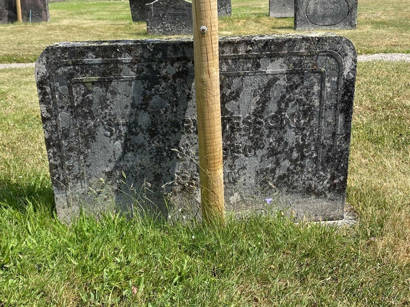 Grave number: 8 1 03   102