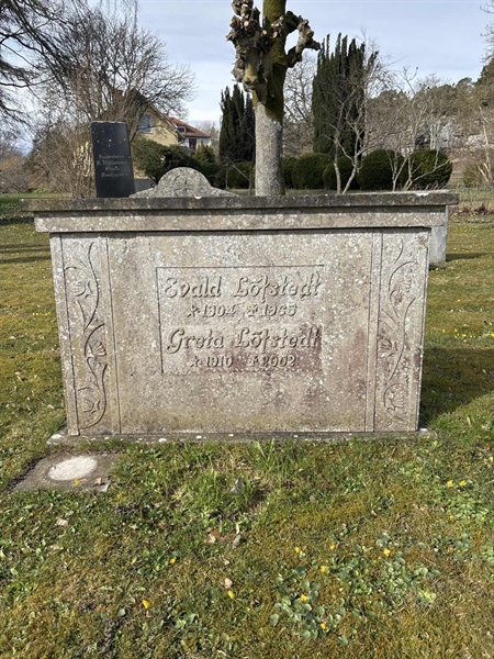 Grave number: LI 28