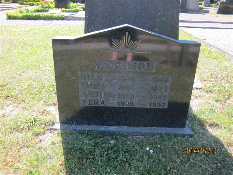Grave number: 8 O    17