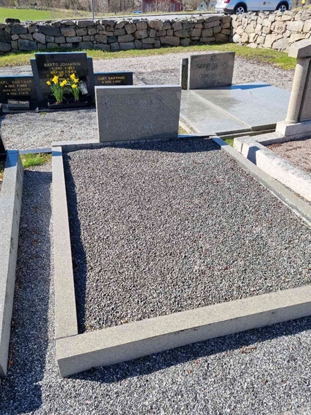 Grave number: TG 001  0027, 0028