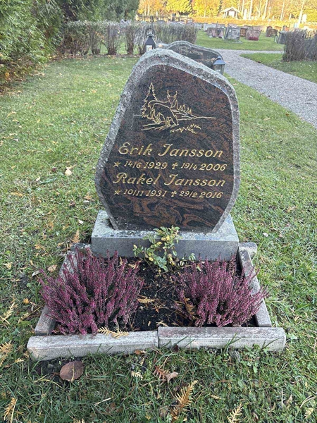 Grave number: R 4   424