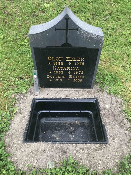 Grave number: UN A    94, 95, 96