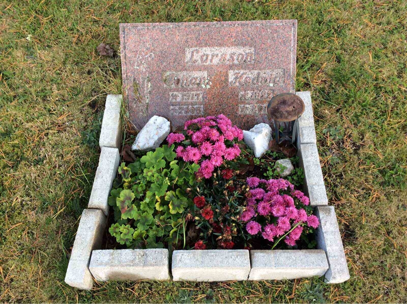 Grave number: F 06    68