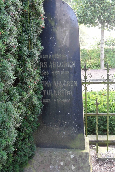 Grave number: ÖK 8    38