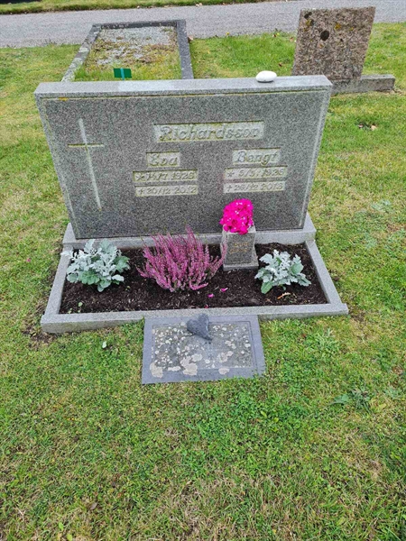 Grave number: F 04   259