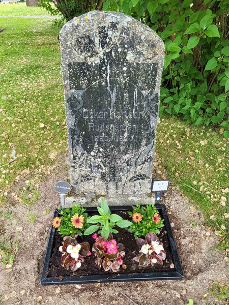 Grave number: kö 01 06    47