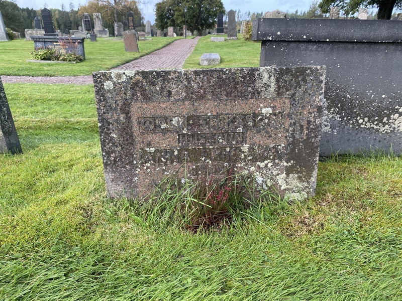 Grave number: 4 Me 01    43-45