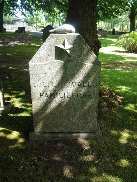 Grave number: 01 K   125, 126