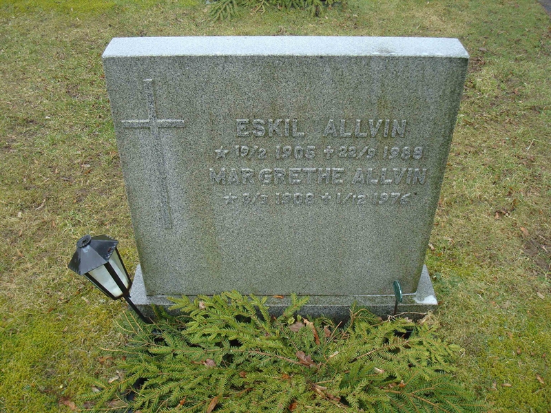 Grave number: BR D   295, 296
