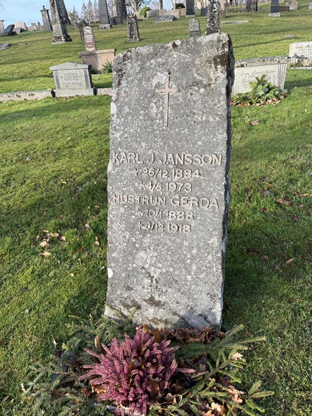 Grave number: Ärt 04 05     8