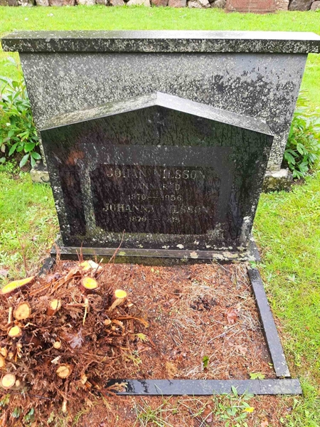 Grave number: M2 E   114, 115