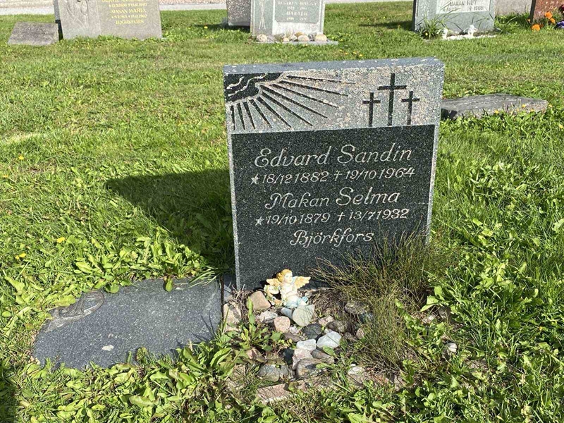 Grave number: 2 08 122