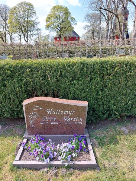 Grave number: HÖ 8   83, 84
