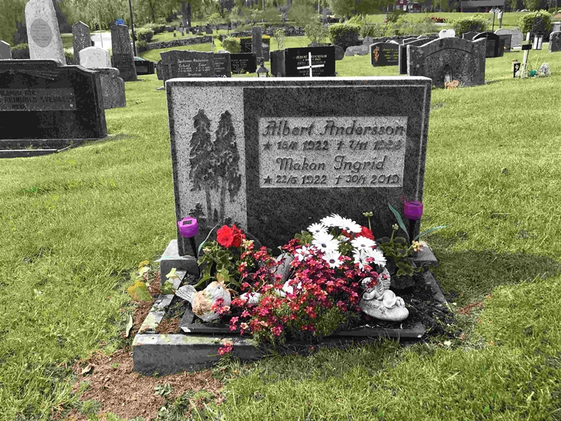 Grave number: 10 Ös 01   132-134