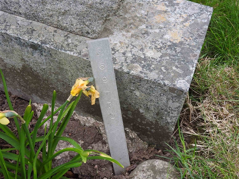 Gravnummer: BK E    69-70