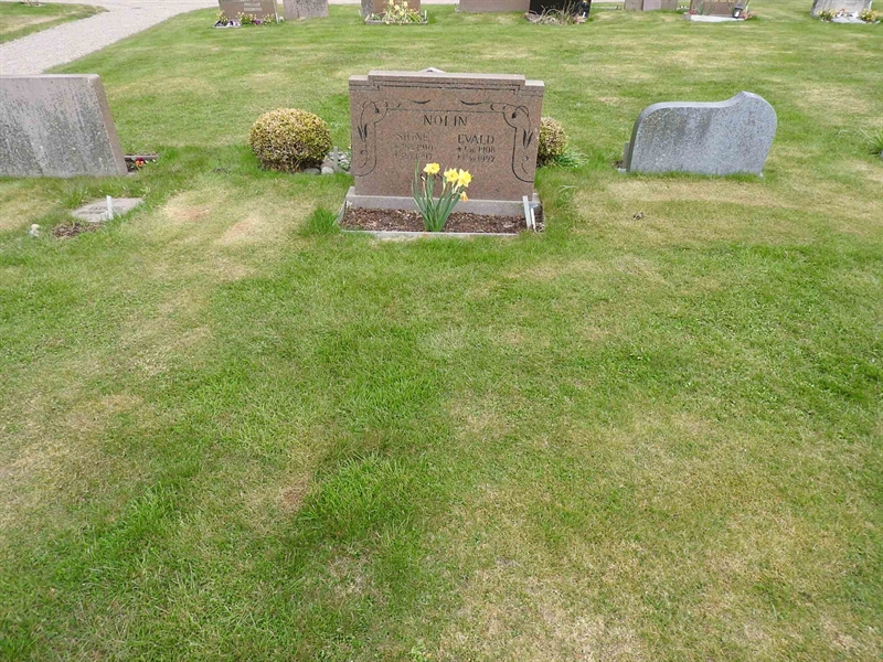 Gravnummer: BK E    82-83