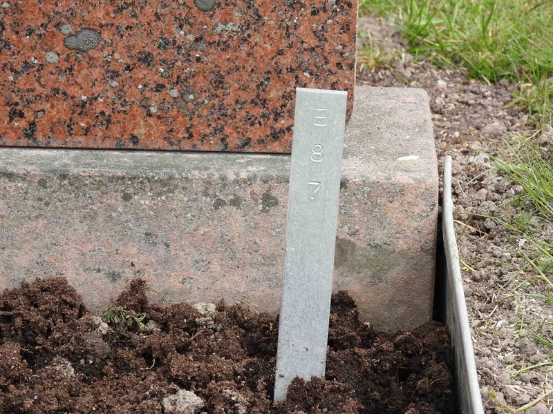 Gravnummer: BK E    87