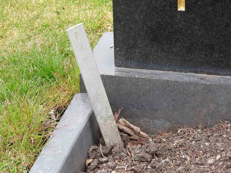 Gravnummer: BK F   104-105