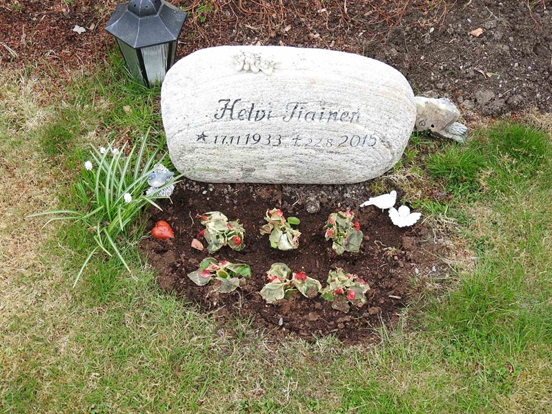 Gravnummer: BK F    12