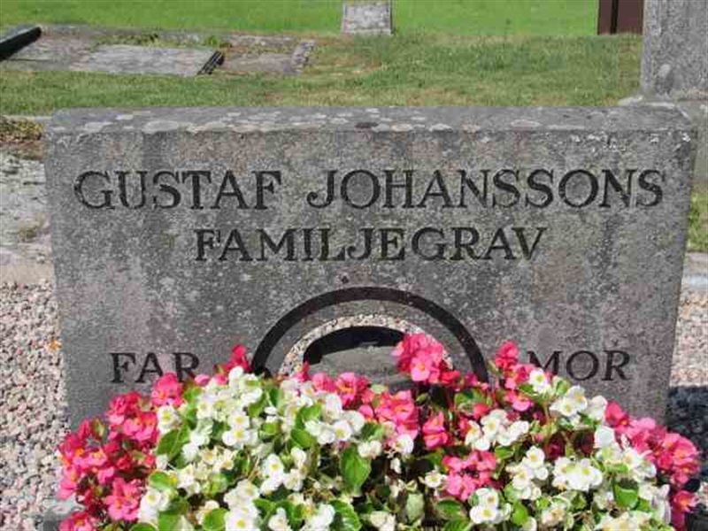 Grave number: 1 5   108-109