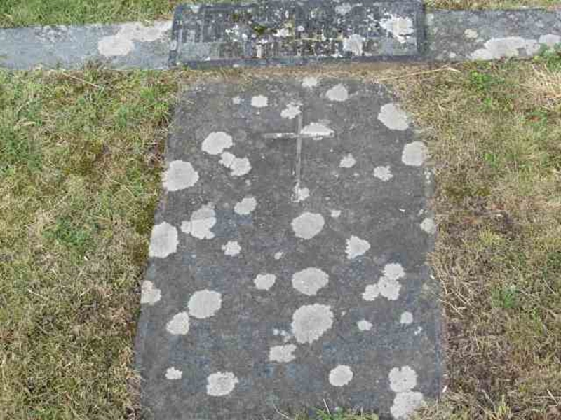 Grave number: 1 5   138-139