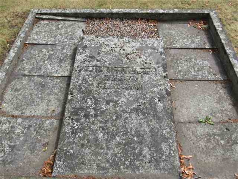 Grave number: 1 4    76-77