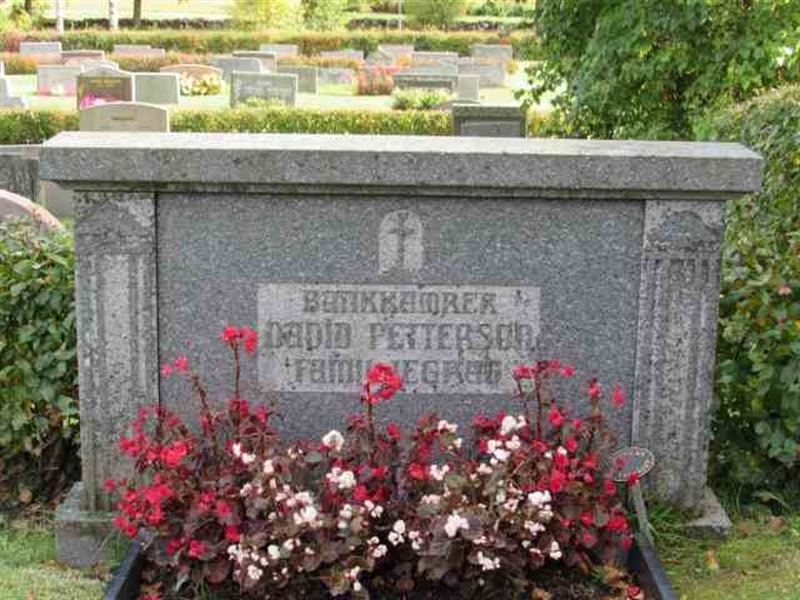 Grave number: 2 NO 02    42-43