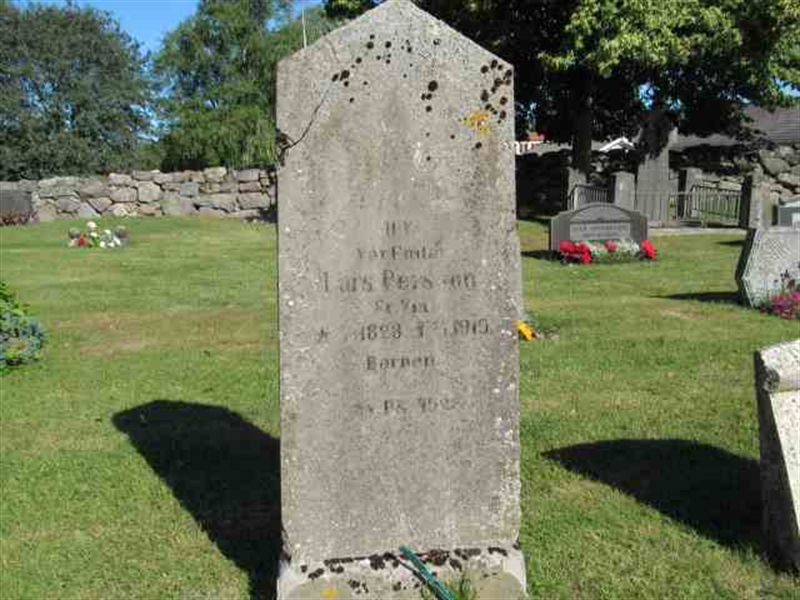 Grave number: 1 3    32