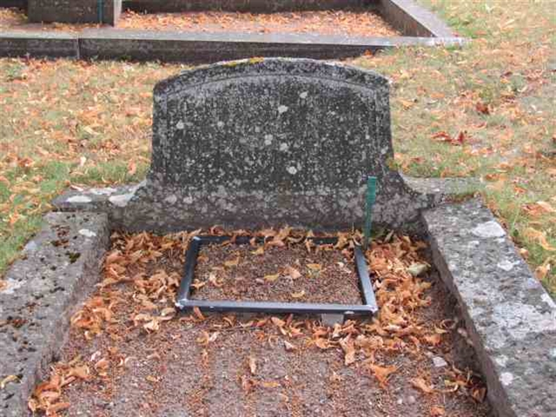 Grave number: 1 4    19