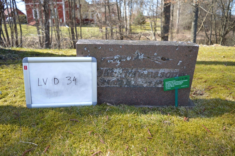 Grave number: LV D    34