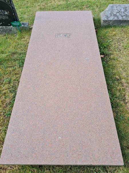 Grave number: F 02   123