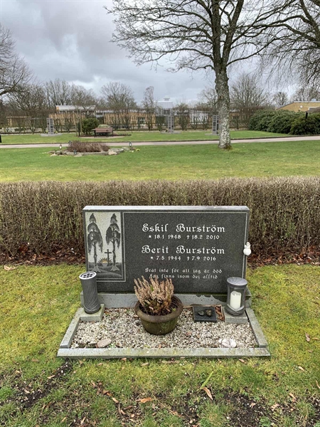 Grave number: SÖ R    82, 83