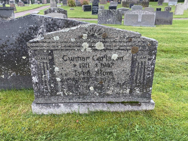 Grave number: 4 Me 02    40-41