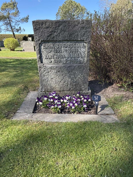 Grave number: 22 D   216