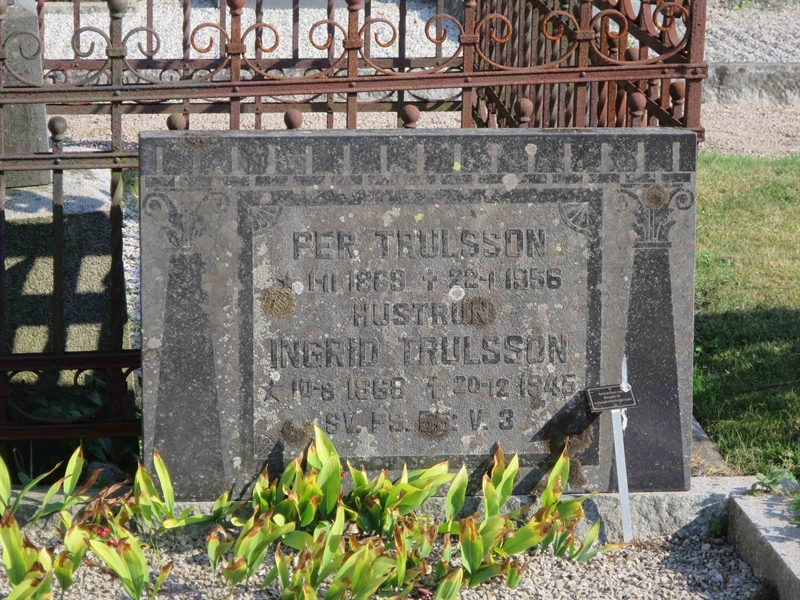 Grave number: HK F   130, 131