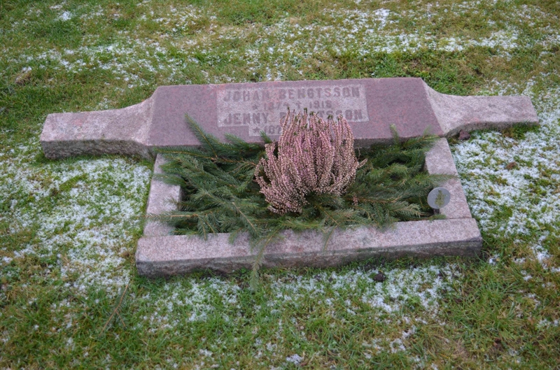 Grave number: TR 2B   222c