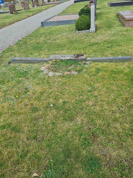 Grave number: F 04   145, 146