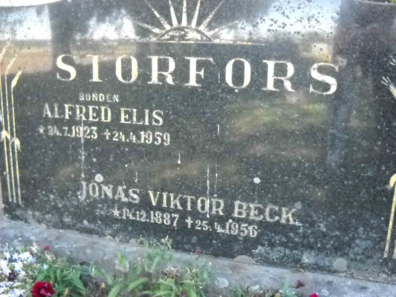 Grave number: 3 MB 17 82-85