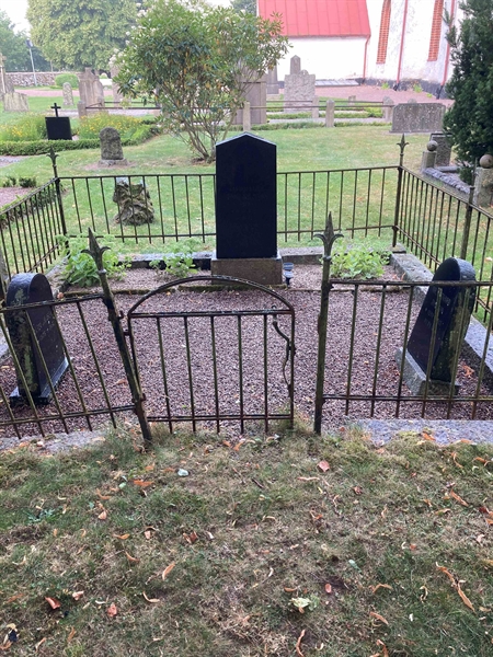 Grave number: Ko 02    82, 83A, 83B